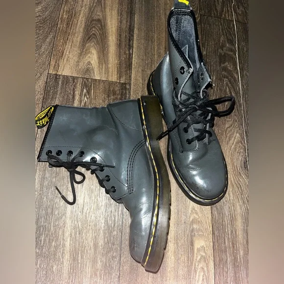 Dr. Marten grey patent leather. Size 9! GUC. - Picture 3 of 7
